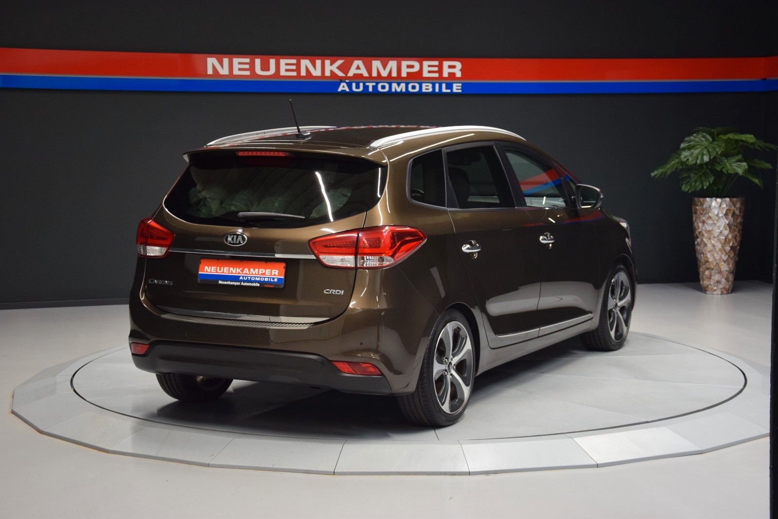 Fahrzeugabbildung Kia Carens Spirit Bi-Xenon Tempomat Kamera Sitzheiz.