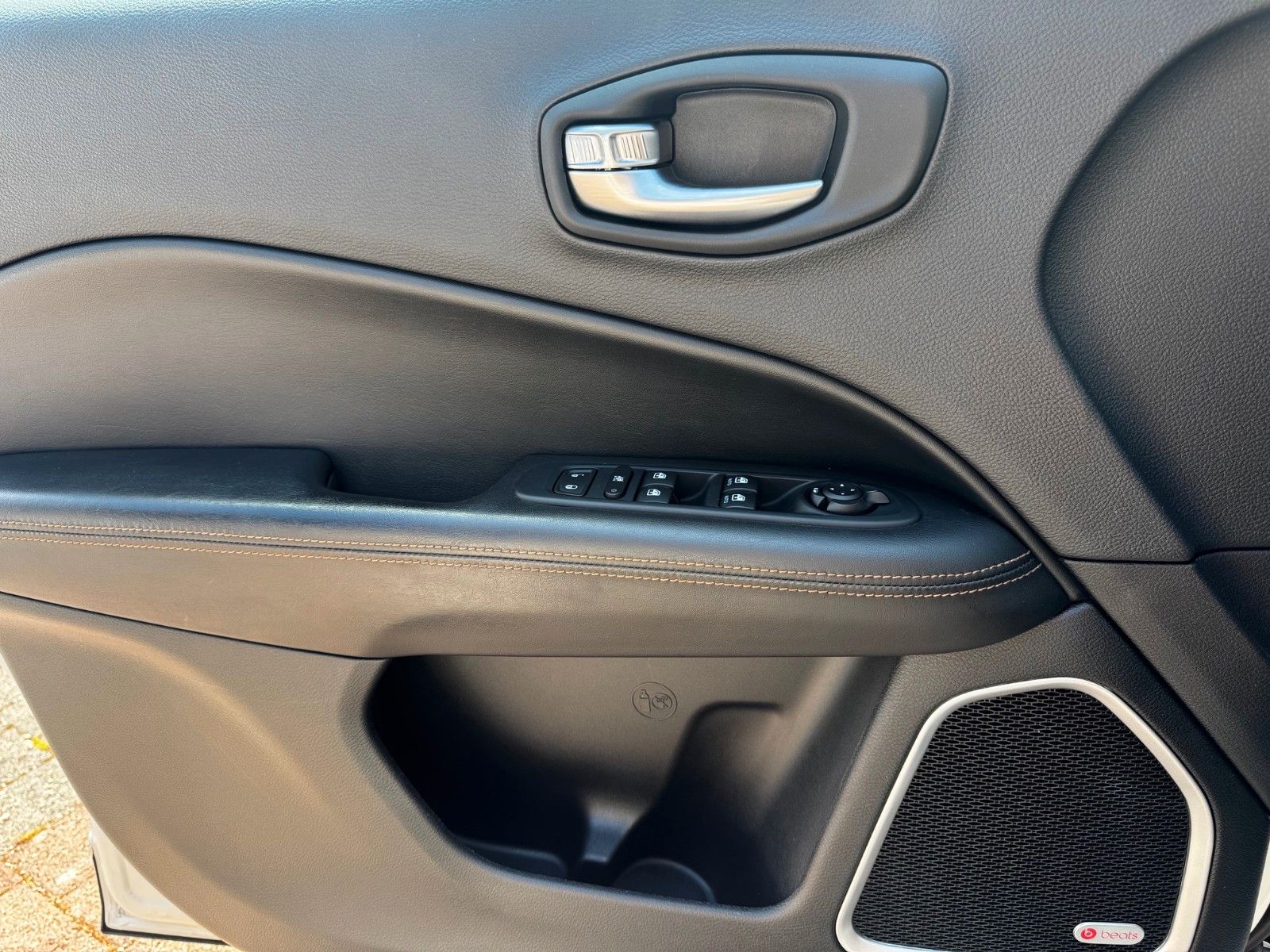 Fahrzeugabbildung Jeep Compass 1,4l 4x4 170PS NAVI SITZH. ACC KAMERA