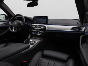 Fahrzeugabbildung BMW 530d Luxury Line Panorama Laser Kamera HUD HiFi