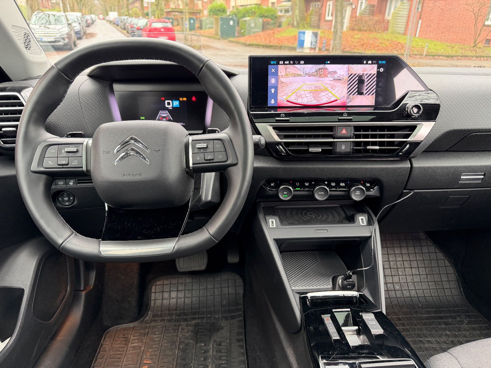 Fahrzeugabbildung Citroën C4 Lim. Max*PANO*HEADUP*KAMERA*TEILLEDER*PDC*ALU