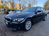 BMW 320d Touring Advant AUT~PDC~LiveCokpit~LED~WR - BMW 320 Gebrauchtwagen in München