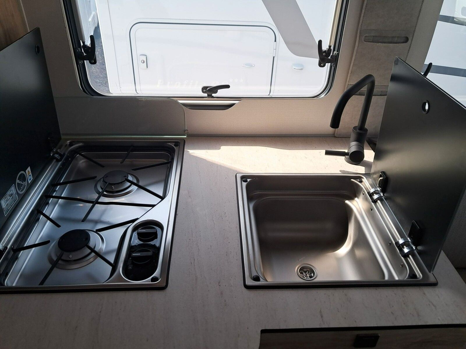 Fahrzeugabbildung Eura Mobil Profila T PT726EF Hubstützen,SAT,Solar,Lithium