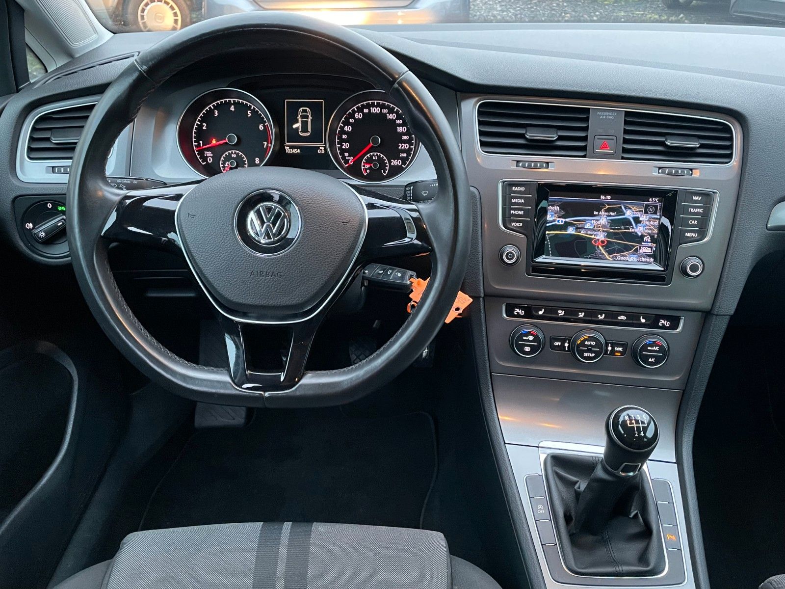 Fahrzeugabbildung Volkswagen Golf VII 1.2 TSI Navi SHZ PDC Klima BM SPORTSITZ