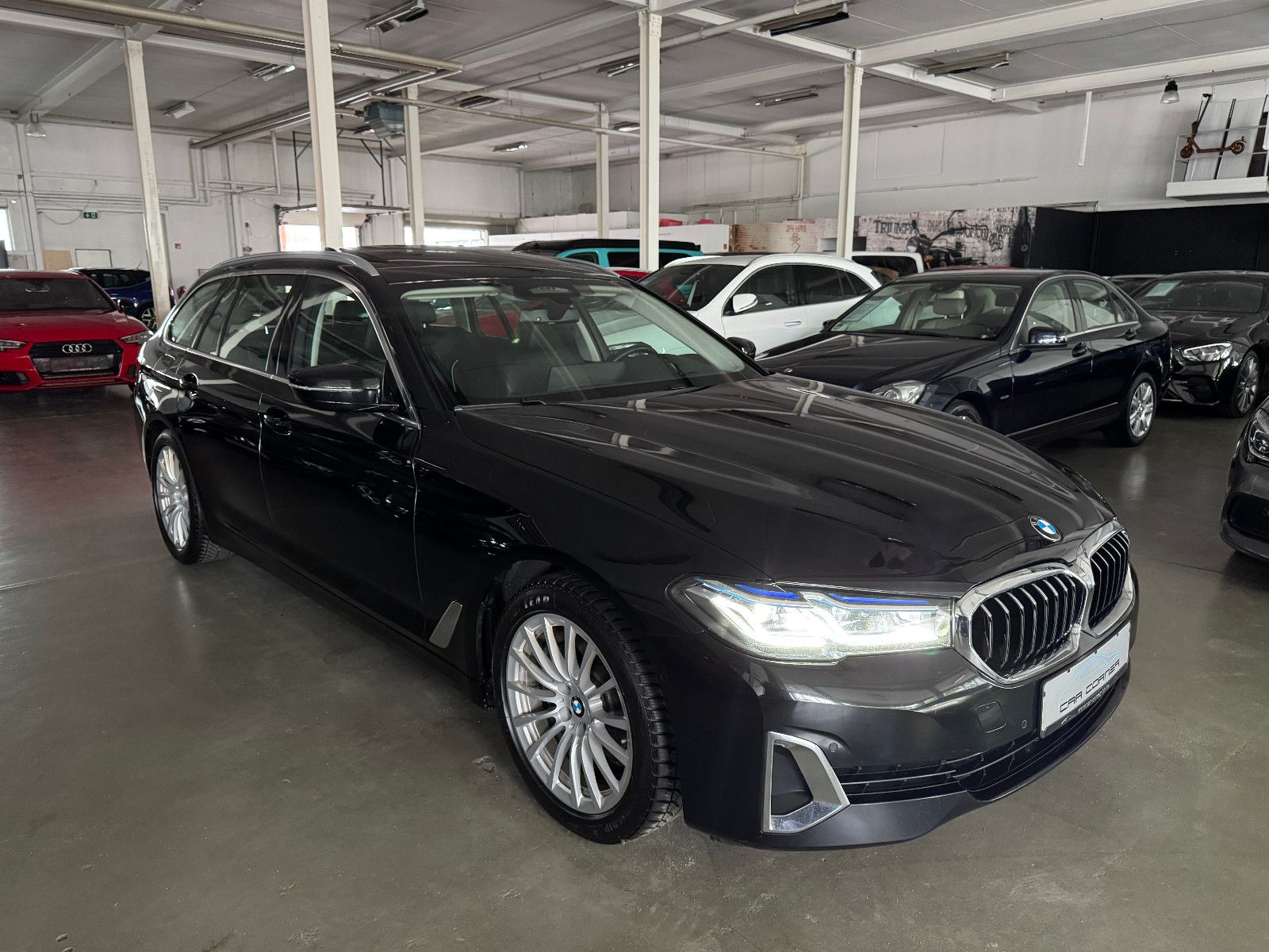 Fahrzeugabbildung BMW 520 d T LUXURY LINE HUD PANORAMA LASER VOLL