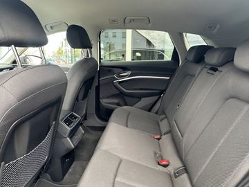 Audi Q8 e-tron - 12