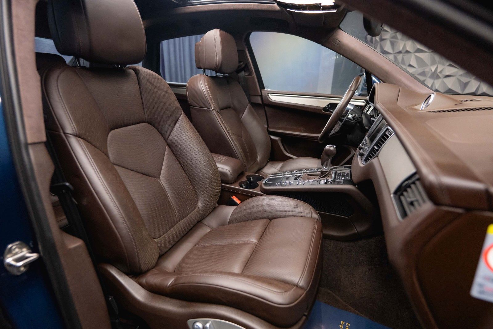 Fahrzeugabbildung Porsche Macan Turbo Sport-Design Chrono+ *Pano*DAB*LED*