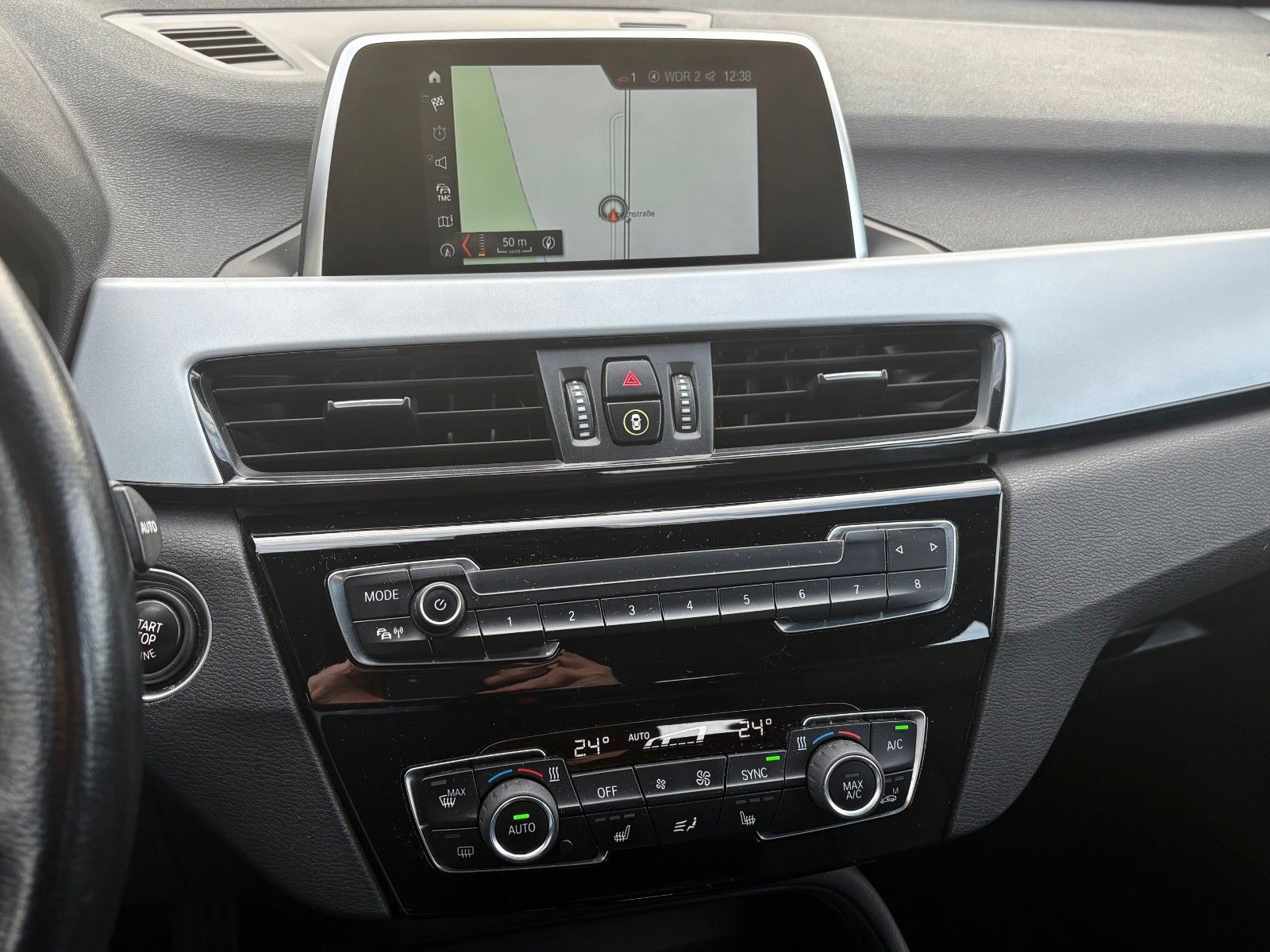 Fahrzeugabbildung BMW X1 sDrive18i Aut. Navi LED Tempomat SCHECKHEFT