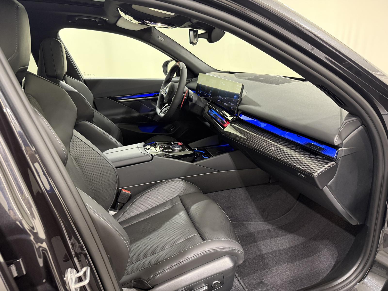 BMW M5 Touring Vmax ACC 360 AHK B&W Pano