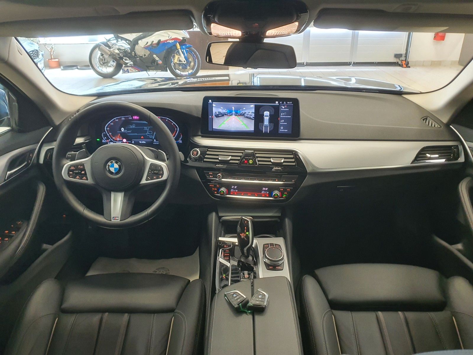 BMW 530dxD/Aut/Panorama/LEDerSportStz/P&DrivAssProf imagem 3