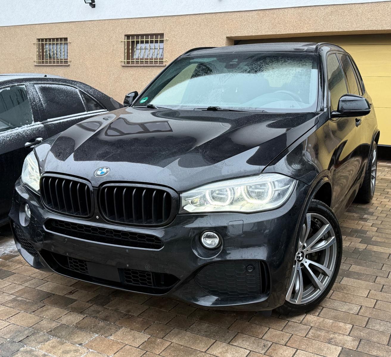BMW X5 xDrive 50 i M Paket°360°H&K°ROLLO°STDHZ°AHK