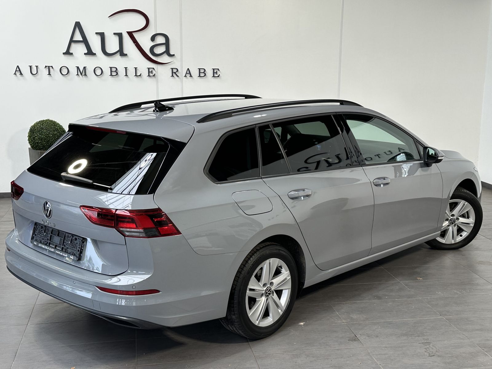 Fahrzeugabbildung Volkswagen Golf Variant 2.0 TDI DSG Business NAV+LED+AHK+AC