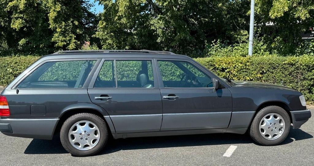 Mercedes-Benz E 320