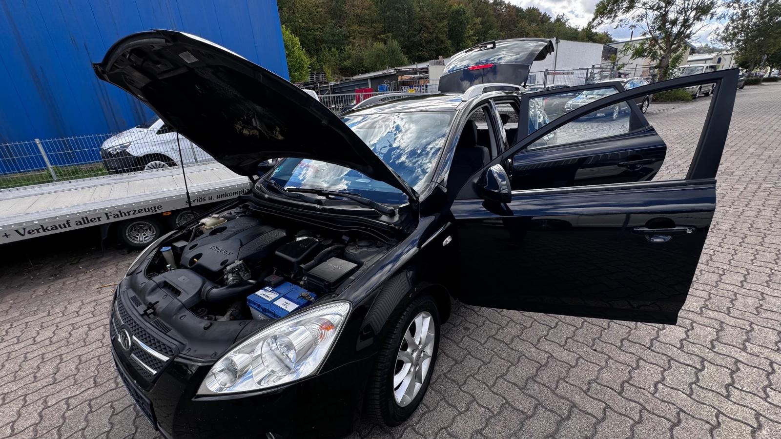 Kia ceedKombi VOLL LEDER SD AHKTÜV 28! ScheckFESTP:!
