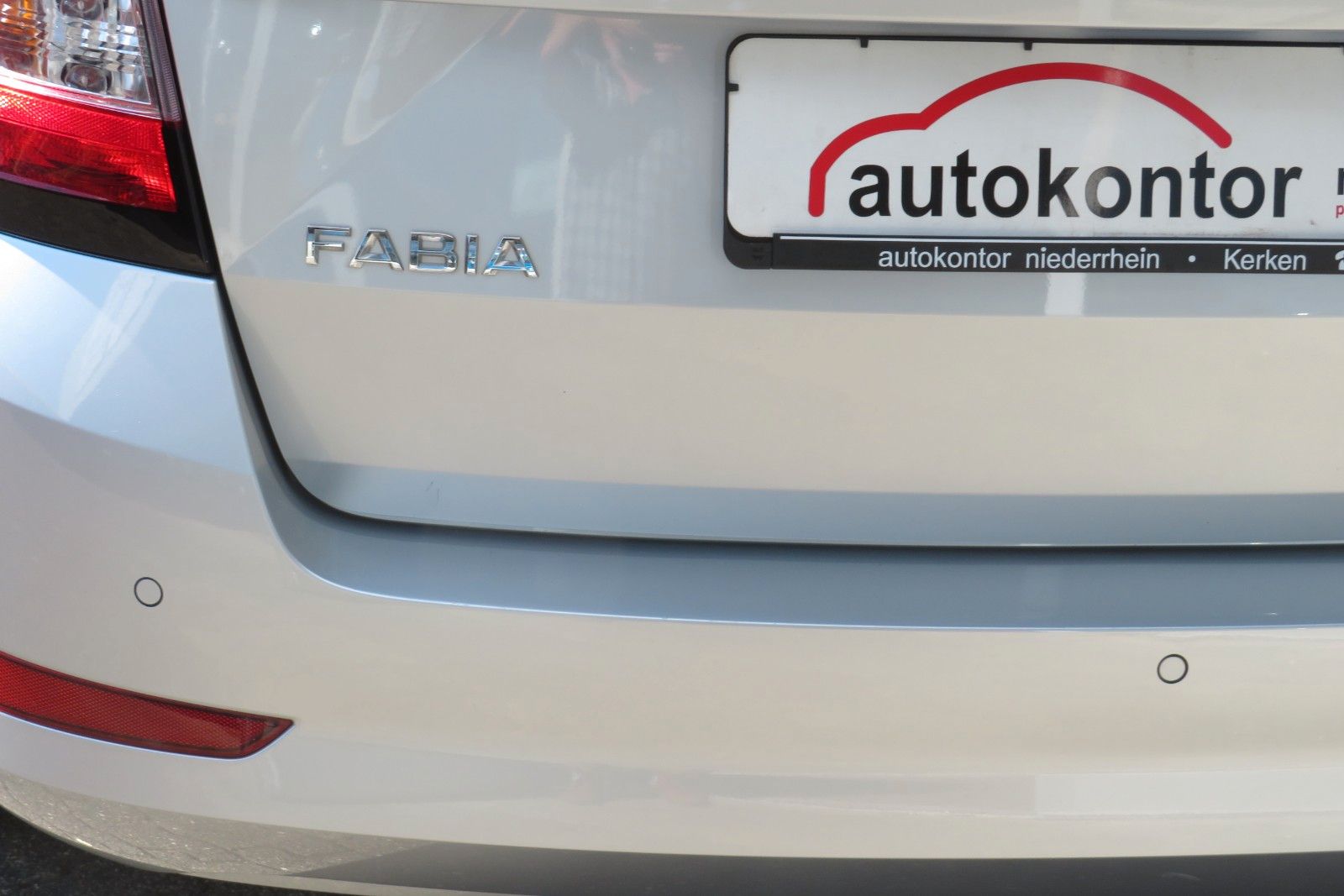 Fahrzeugabbildung SKODA Fabia Combi Ambition PDC NAVI APP SITZH. 1.HD