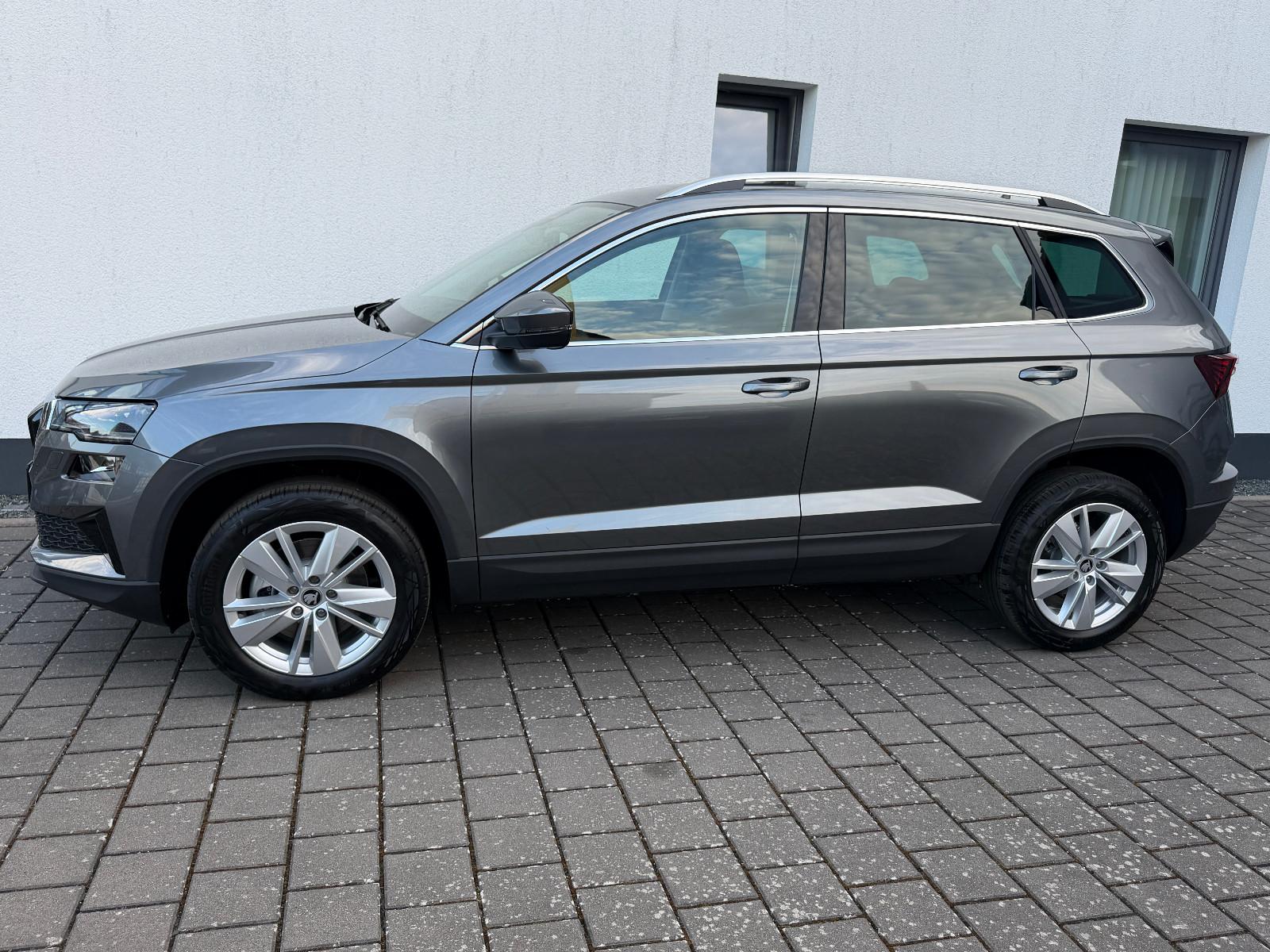 Skoda Karoq 1.5l TSI DSG TOP Selection (17",AHK,5/100)