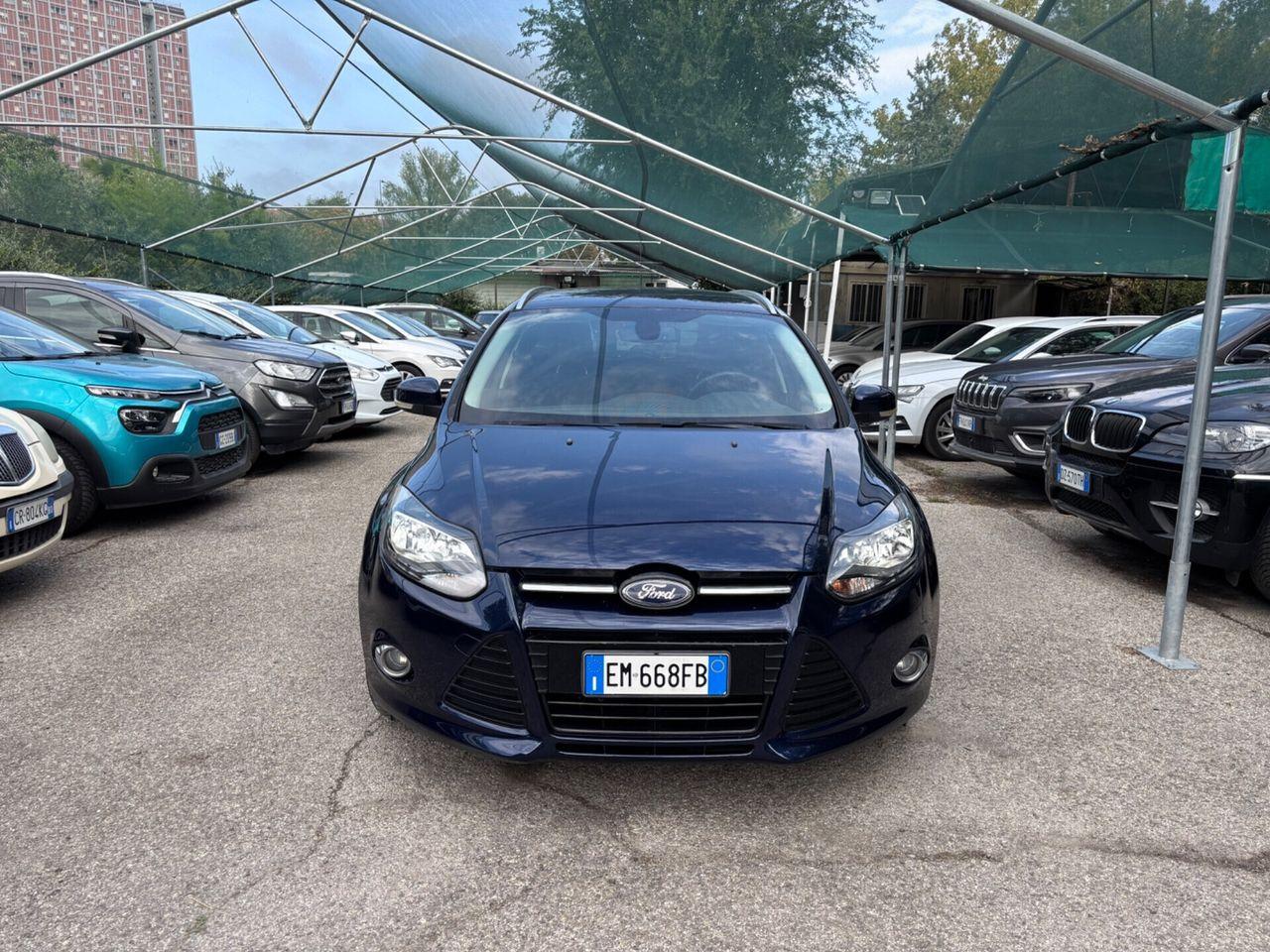 Ford Focus 2012 — rear view