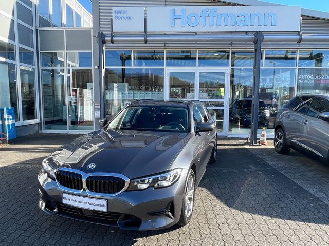 BMW 320 e xDrive Touring - Autom./AHK/Kamera/Panor