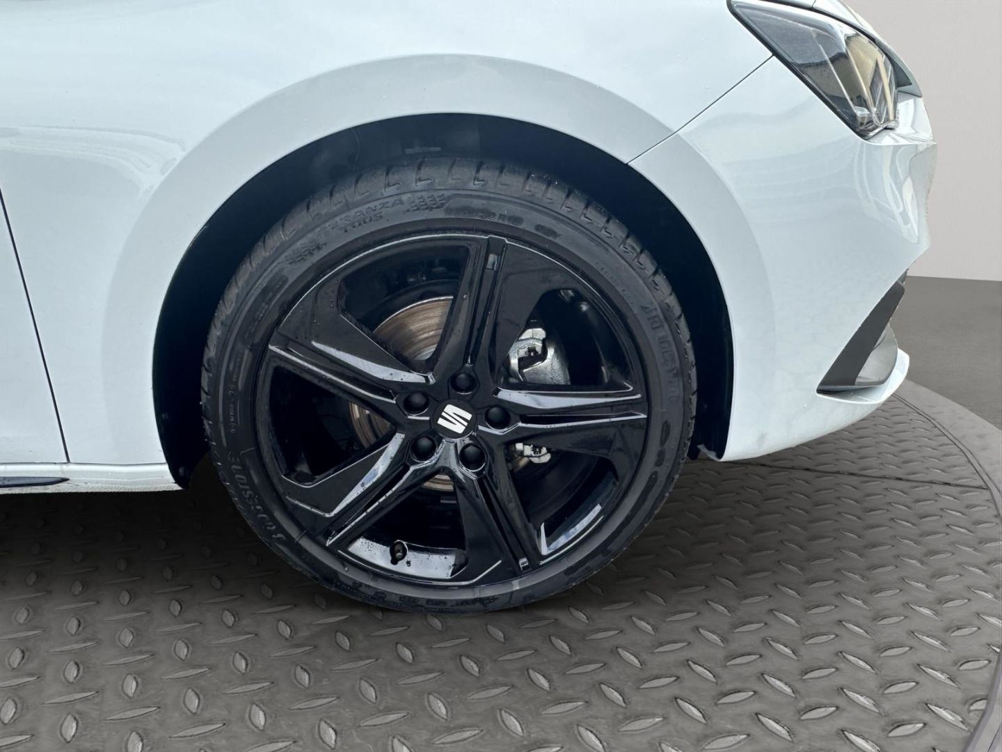 Fahrzeugabbildung SEAT Leon 1.5 110 kW FR Black Edition SpurhalteASS