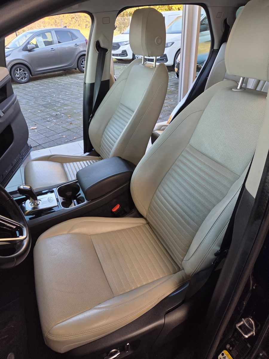 Fahrzeugabbildung Land Rover Discovery Sport Hybrid R-Dynamic S AWD