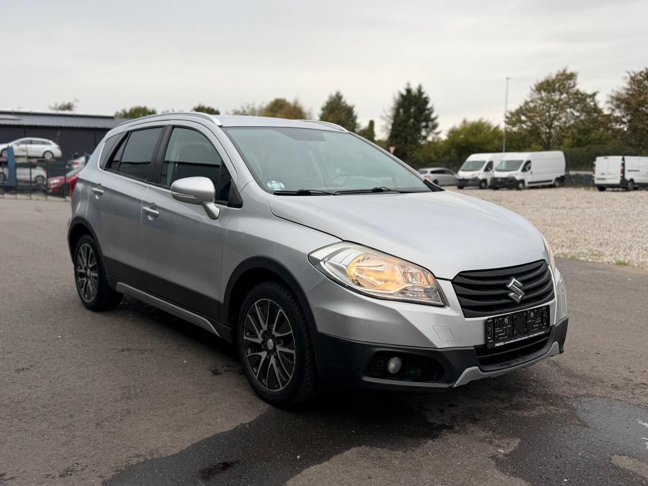 Suzuki SX4 S-Cross 2015 — interior