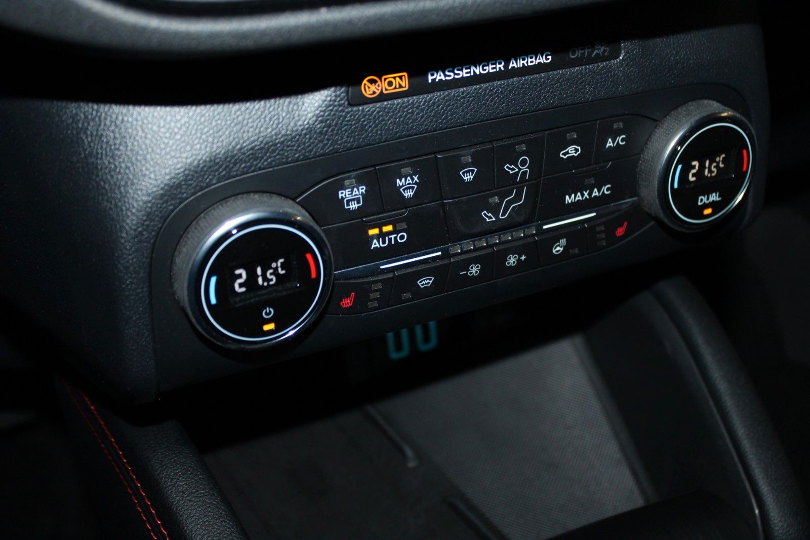 Fahrzeugabbildung Ford Kuga 2.5 PHEV ST-Line X Automatik LED ACC 2xCAM