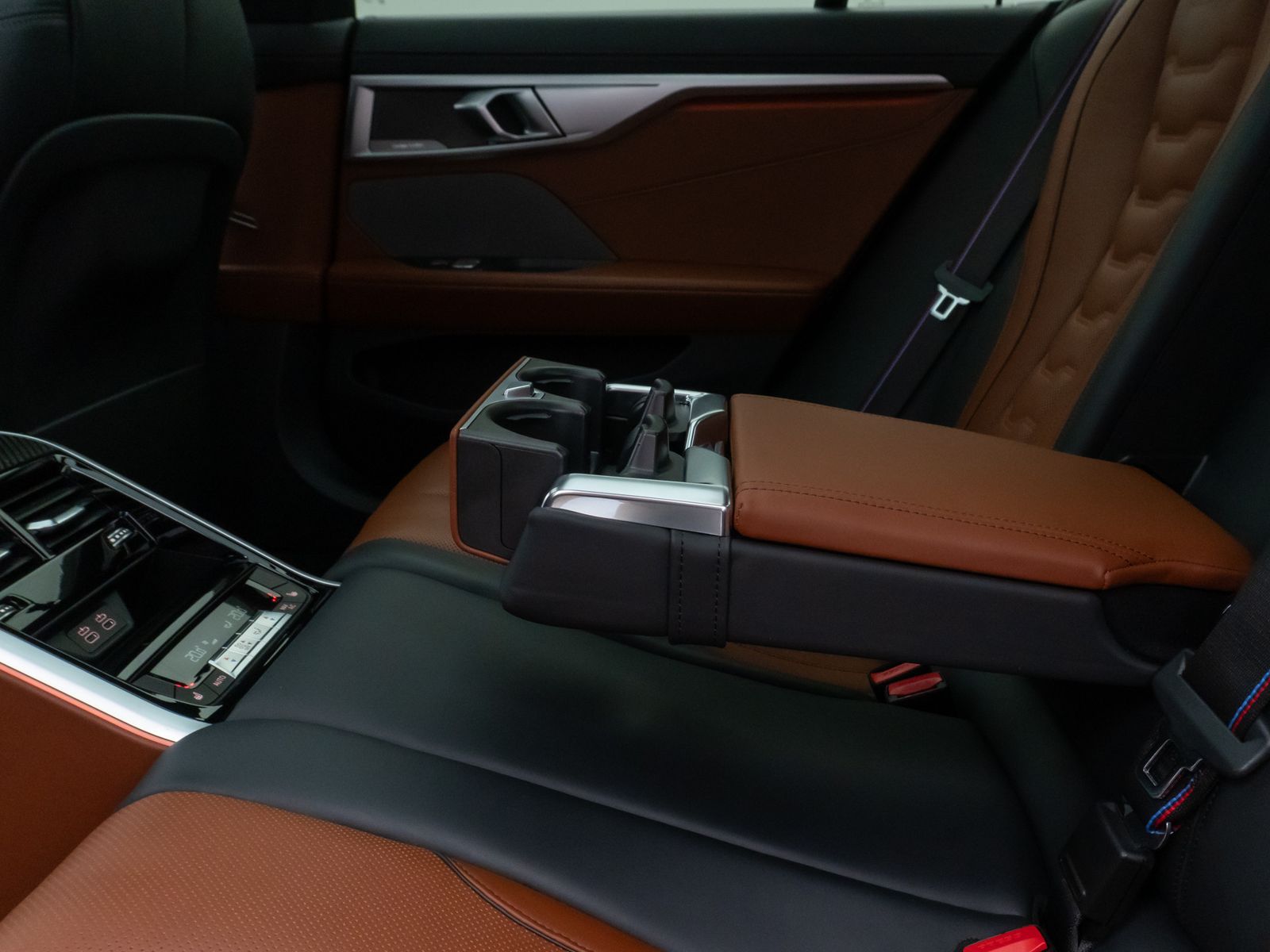 Fahrzeugabbildung BMW M850i xD Gran Coupé Panorama 360°HUD H/K SoftCL