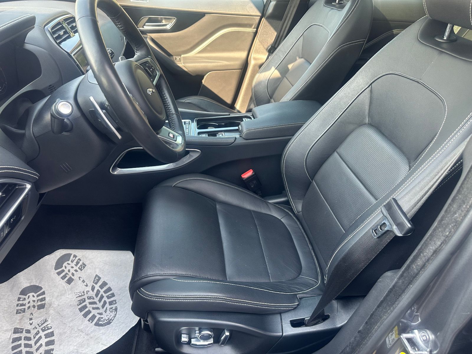 Fahrzeugabbildung Jaguar F-PACE S AWD QUICKSHIFT*22`LM+PANO+HEADUP+KAM*