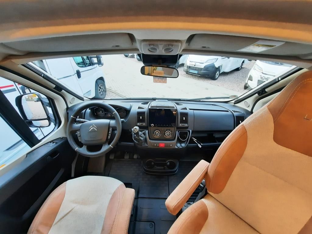 Fahrzeugabbildung LMC Cruiser V 646 G Solar/Sat/18.658,- € sparen!