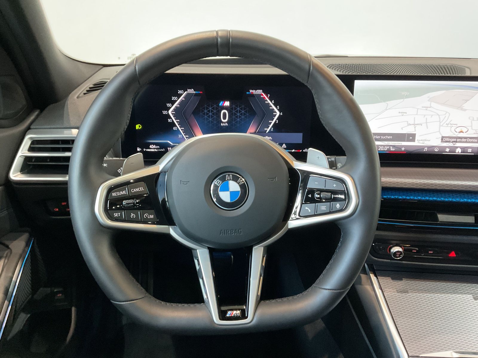 Fahrzeugabbildung BMW 330i xDrive | M Sportpaket pro | Panorama-Glasda