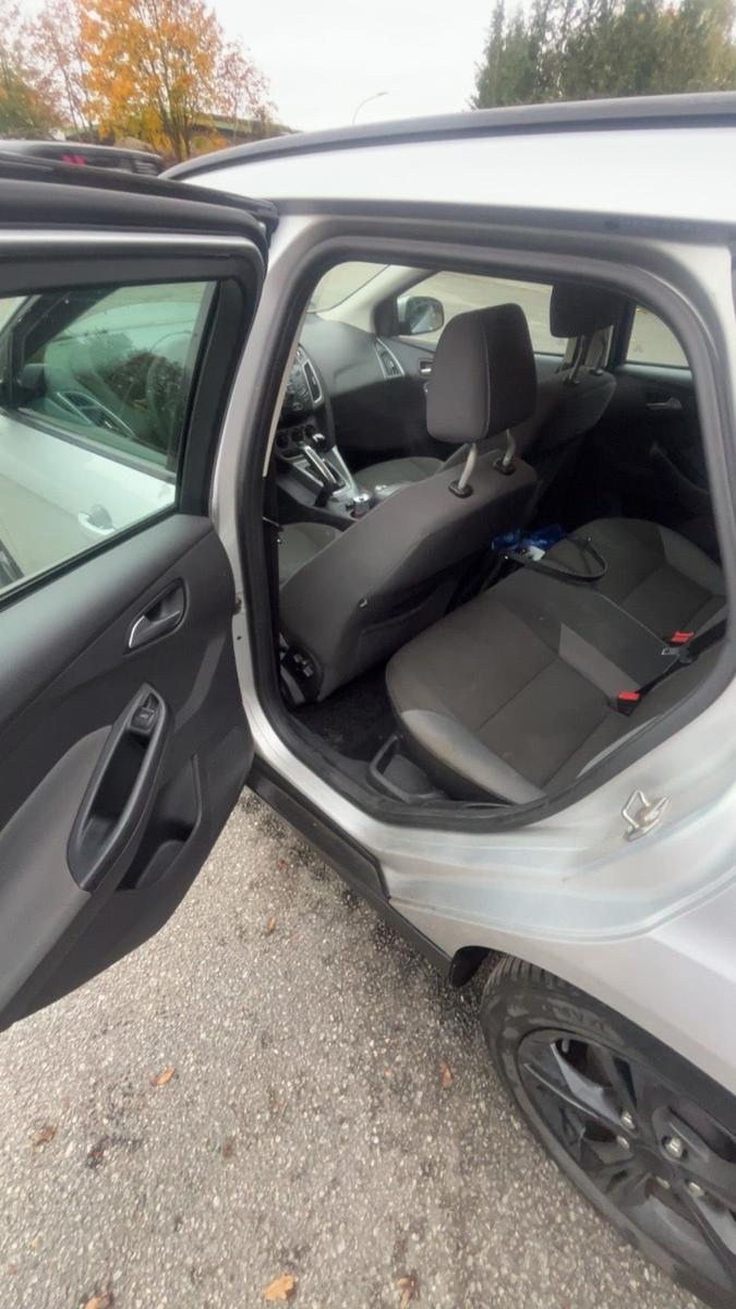 Ford Focus 2011 — photo 10