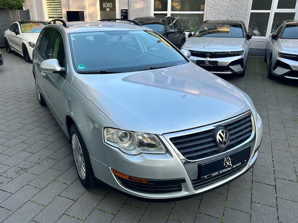 Volkswagen Passat 2010 — interior