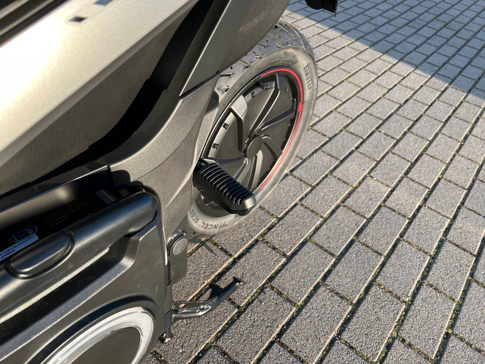 Fahrzeugabbildung Silence S01 Plus Connect Grey L3e