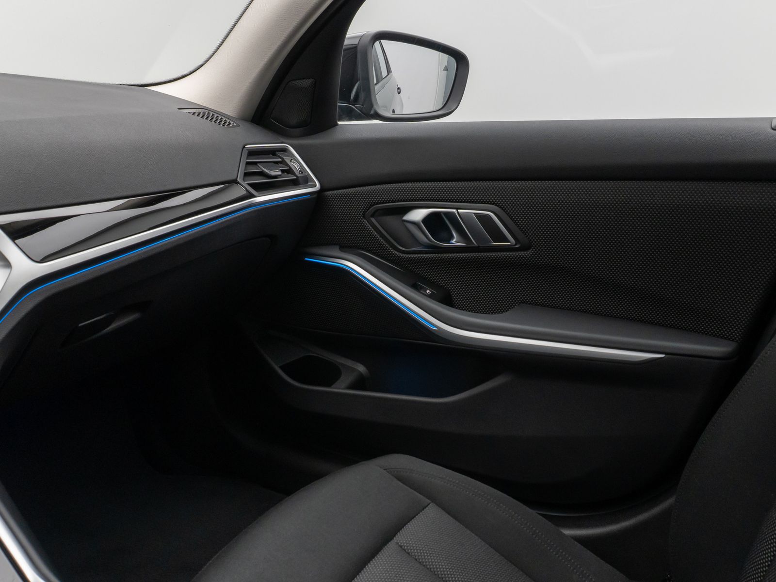 Fahrzeugabbildung BMW 330e ACC Alarm DAB CockpitPr HiFi PDC WLAN Sport