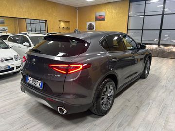 Alfa-Romeo Stelvio - 6