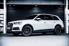 AUDI Q7 50 TDI Quattro - Unfallfrei - Neuwagenzustand