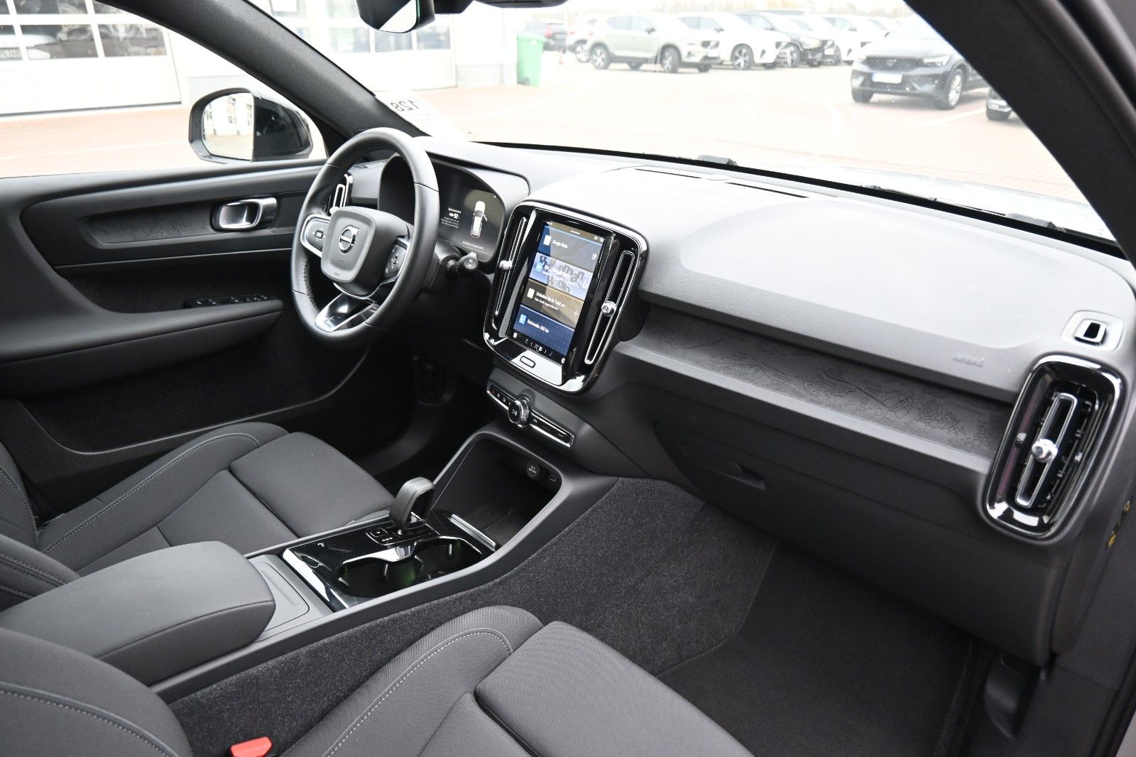 Fahrzeugabbildung Volvo XC40 Single Ext. Range Plus*LED*STHZ*CAM*BLIS