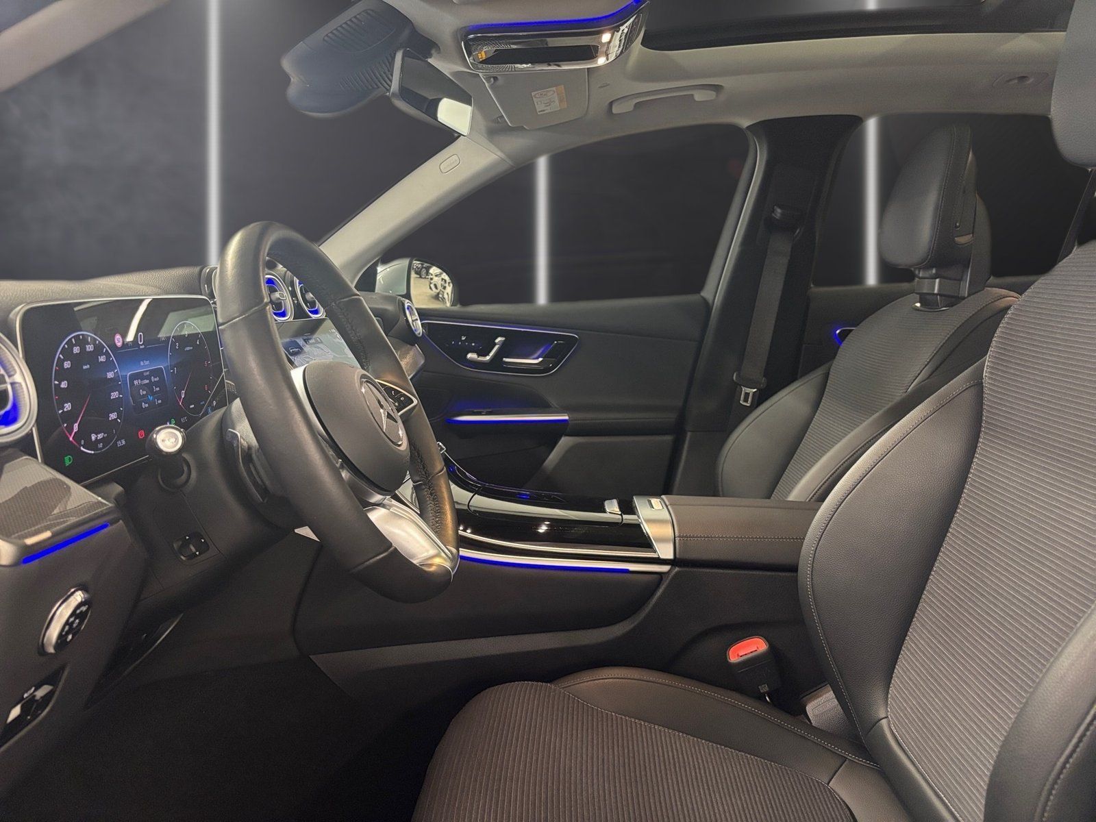 Fahrzeugabbildung Mercedes-Benz GLC 220 d 4M Avantgarde*AHK*Pano*360°*Distr*Totw