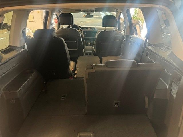 Fahrzeugabbildung Volkswagen Touran Comfortline BMT/Start-Stopp LED 7 Sitzer