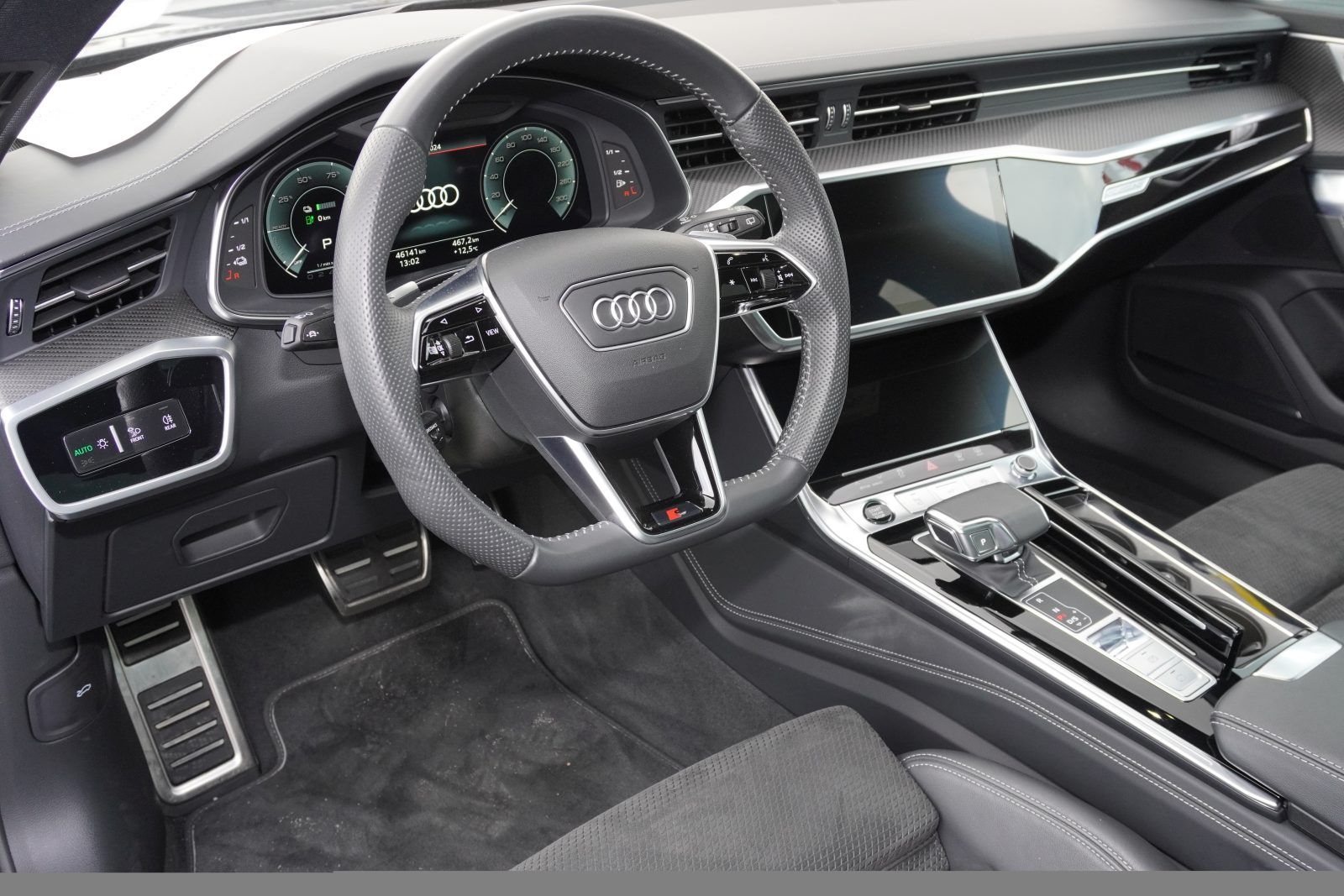 Fahrzeugabbildung Audi A6 Avant 55 2.0 TFSI e quattro sport Alu HDMatri