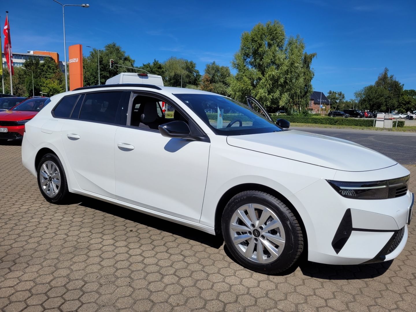 Fahrzeugabbildung Opel Astra L Edition Sports Tourer SHZ+LHZ+Allwetter