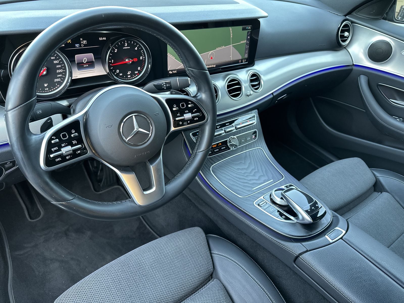 Fahrzeugabbildung Mercedes-Benz E 220d AMG-Line NAV+LED+KAMERA+WIDESCREEN+19ZOLL