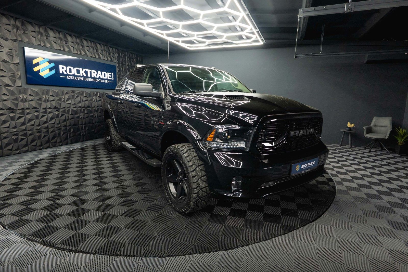 Fahrzeugabbildung Dodge RAM 5.7 V8 HEMI 4x4 OFFROAD Night-Paket *LED*AHK