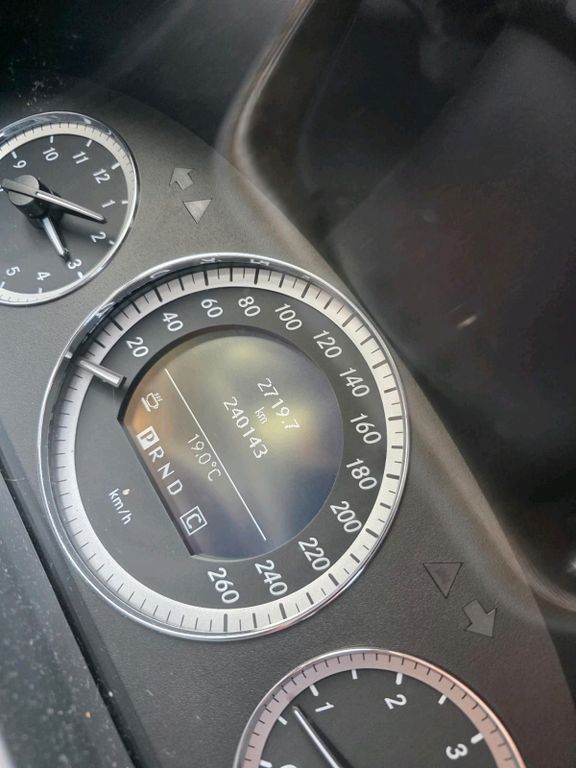 Image of Mercedes-Benz E 220