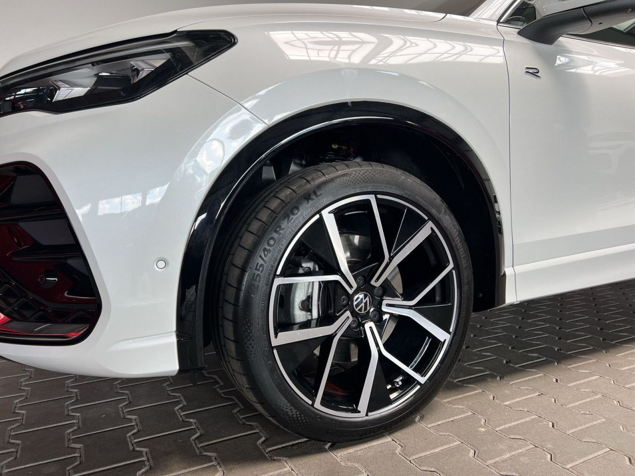 Volkswagen Tiguan R-Line 4Motion 2.0 TDI DSG AHK STANDHZG foto 4
