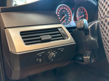 BMW 530 i Touring *Klima*Navi*Xenon*AHK*Freisprech*