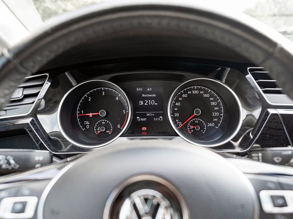 Fahrzeugabbildung Volkswagen Touran 1.6 TDI Sound Navi SHZ App. Connect Kamer