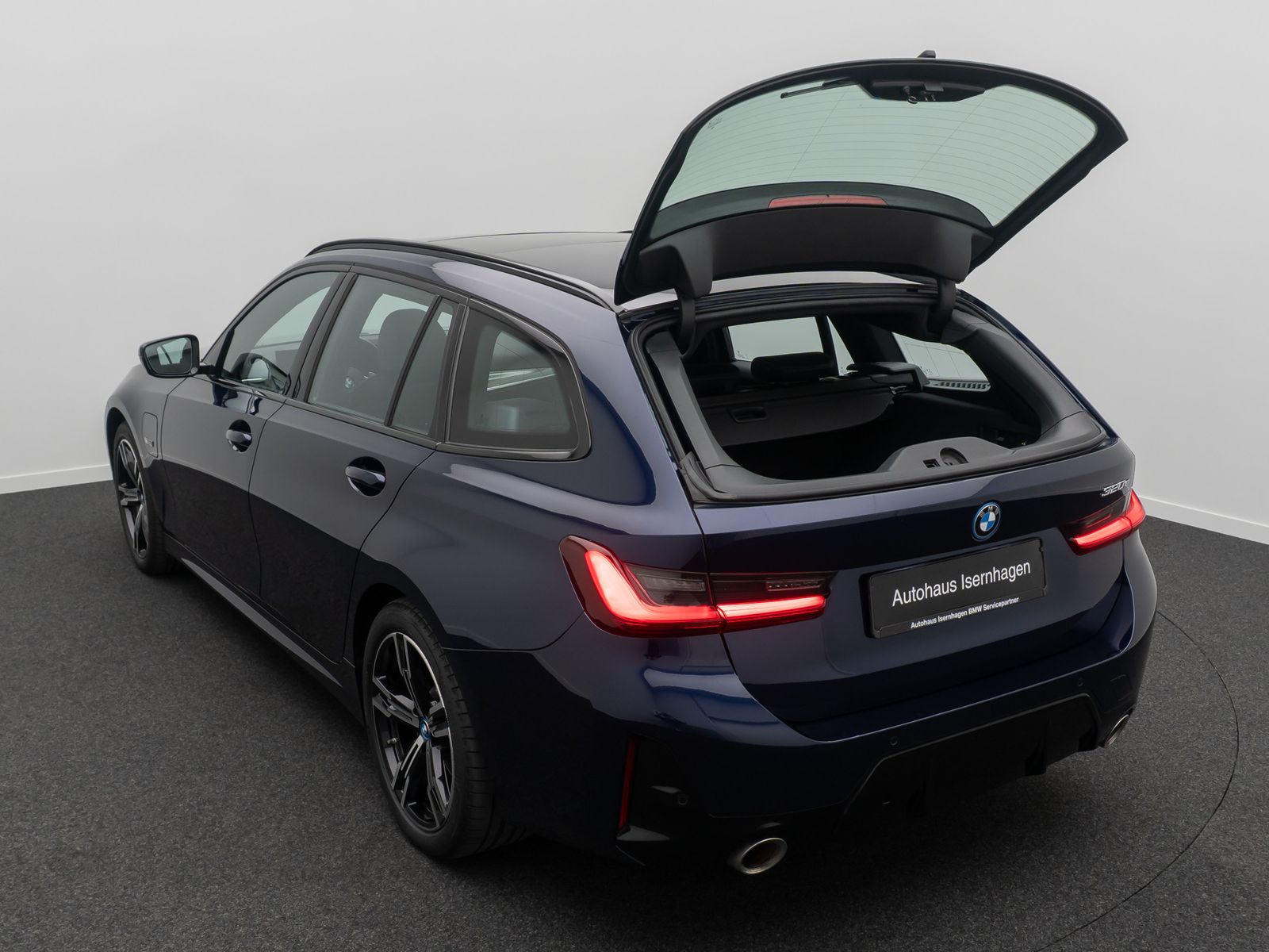 Fahrzeugabbildung BMW 320e M Sport AHK Panorama Stop&Go DAB H/K 18Zoll