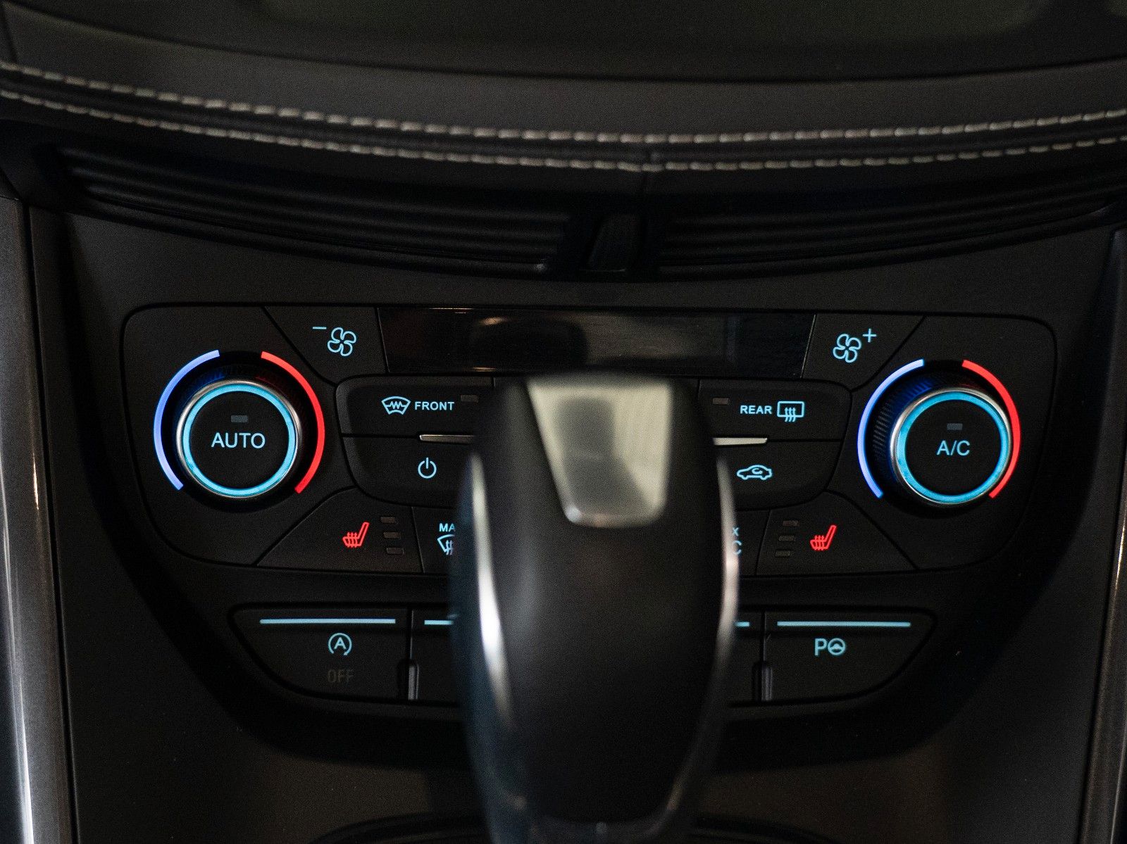 Fahrzeugabbildung Ford Kuga Vignale/4x4/AUTOMATIK/KAMERA/NAVIGATION/LED