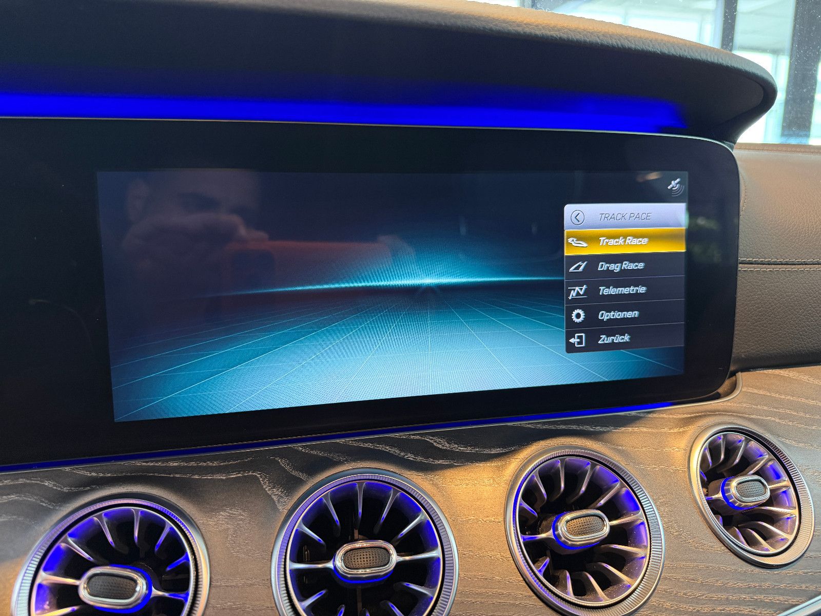 Fahrzeugabbildung Mercedes-Benz AMG GT 4 /43 4Matic+/AERO/V-8STYLING/360KAM/