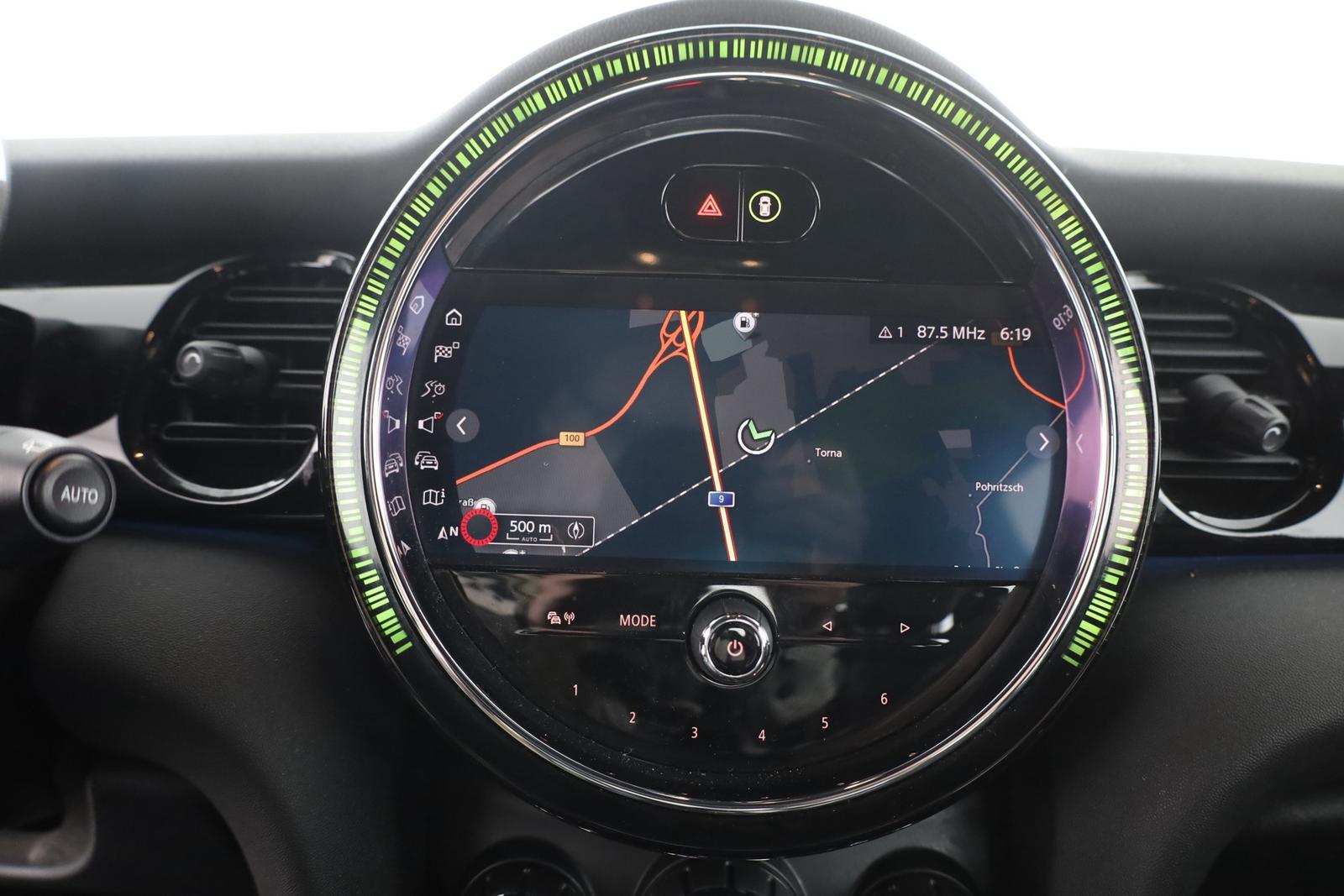 MINI Cooper 1.5 Classic Trim LED Navi Kamera Leder